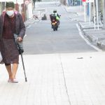 Las calles desoladas y los tapabocas fueron el común denominador de la primera fase de la cuarentena - Foto: Mauricio Vanegas