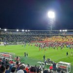 Tras la pandemia, se esperaba que el regreso al estadio fuera tranquilo. Y lo que comenzó como una fiesta familiar terminó en violencia - Foto: Captura Twitter