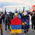 Luz Nelly Vargas, mejor conocida "La abuela de la Primera Línea" y su hijo René Pierre se han convertido en símbolo de solidaridad con las protestas por parte de otras generaciones - Foto: Mauricio Vanegas