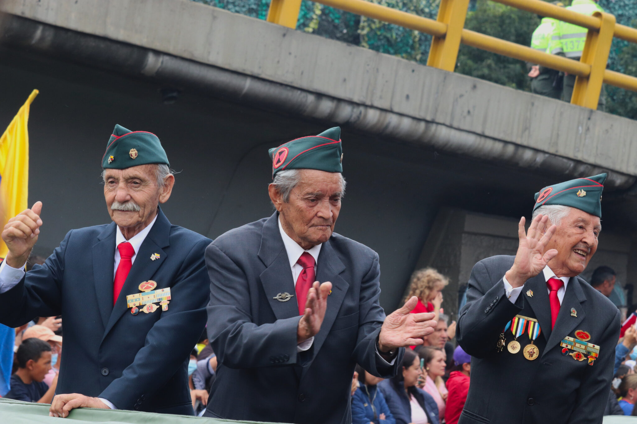 Algunos veteranos de guerra encabezaron el desfile