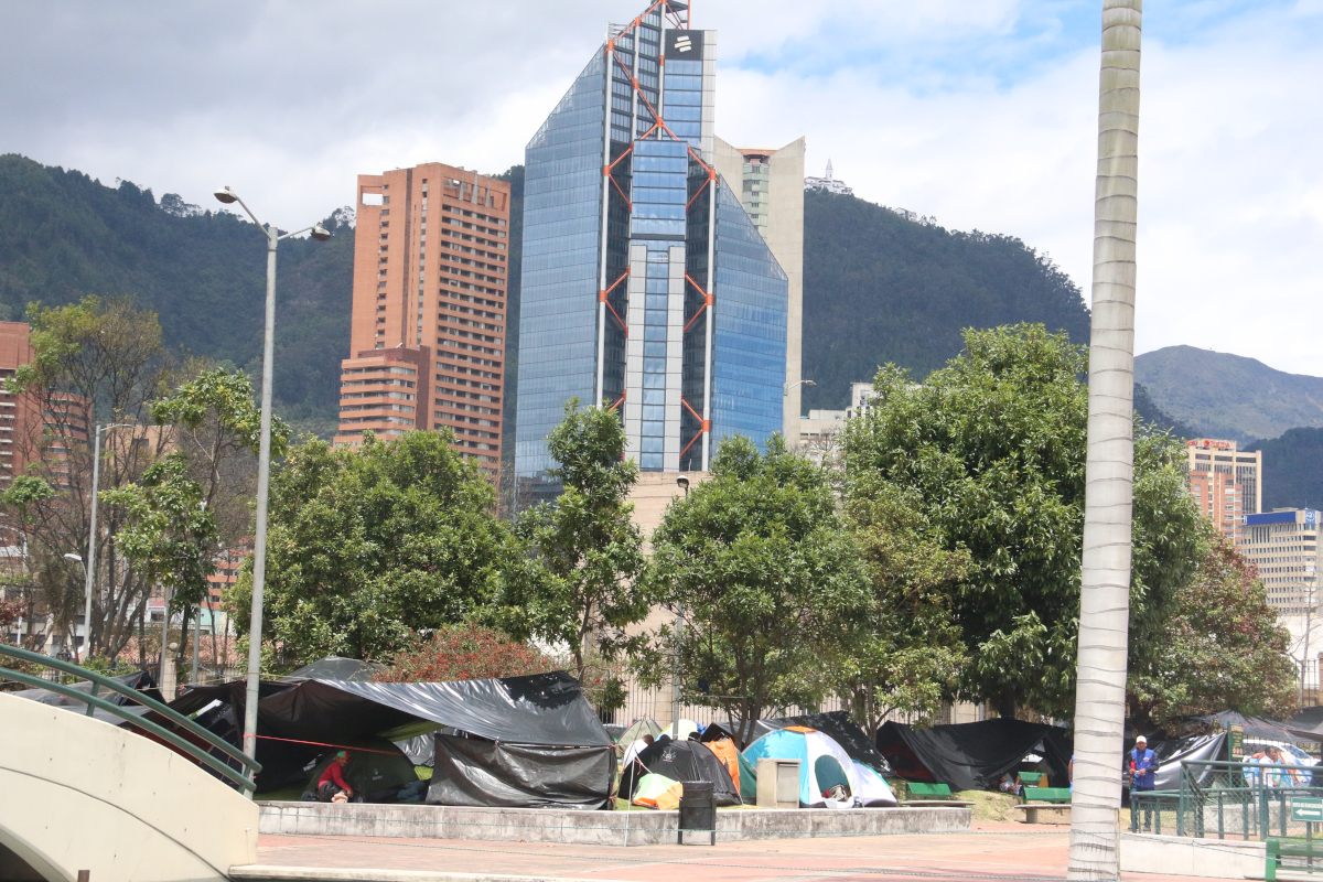 Una Minga convocada por el CRIC, se asentó en el Parque del Renacimiento de Bogotá, para presionar la firma del decreto por parte del gobierno. Foto: Ronald Cano