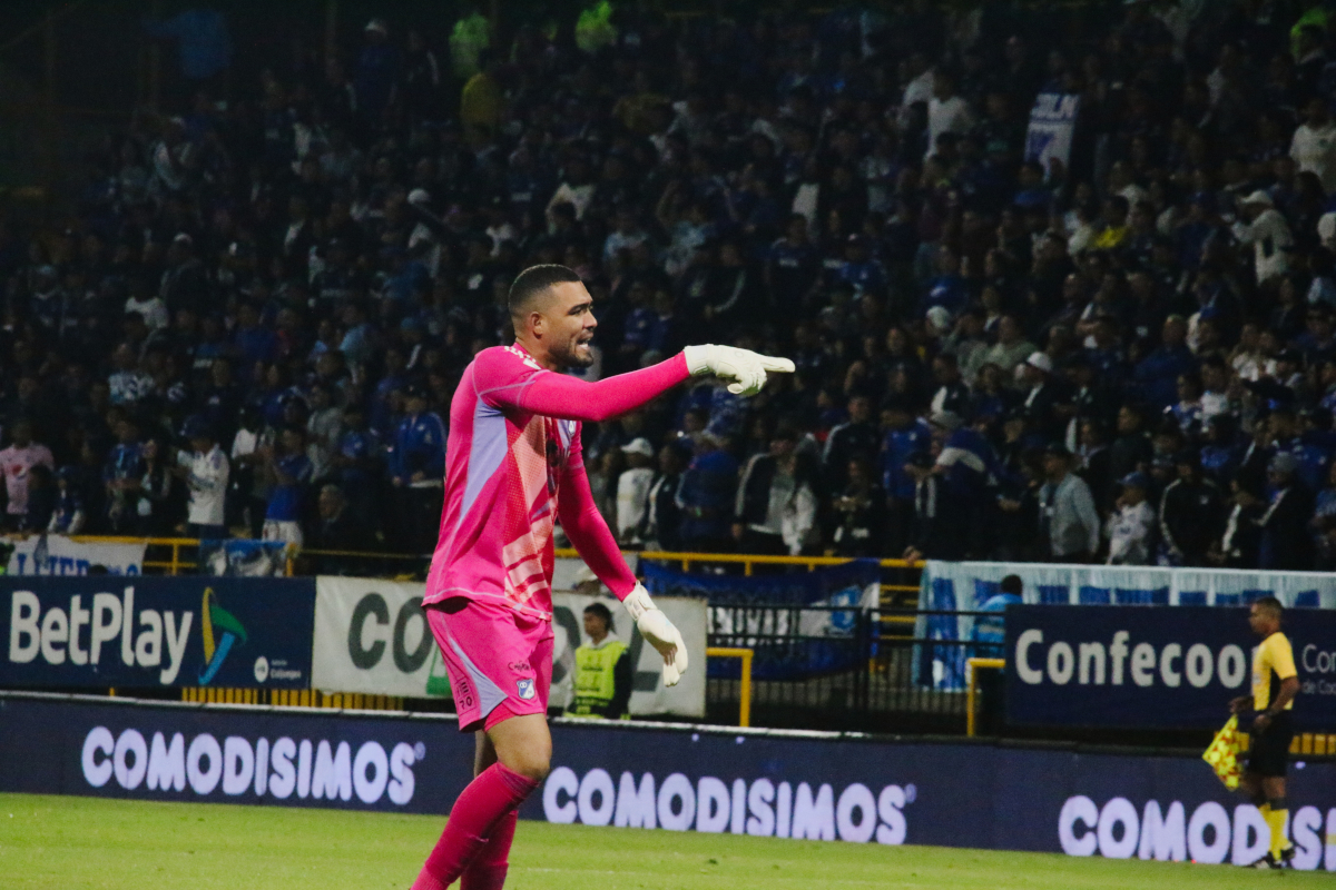 Álvaro Montero fue fundamental para la victoria de Millonarios, aunque los ataques aseguradores fueron menores que los realizados por los azules - Foto: Ronald Cano