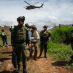 Más allá de la operación militar, hubo presencia institucional. El gabinete ministerial sin el presidente Gustavo Petro llegó a El Plateado, aunque tomando medidas de seguridad - Foto: Presidencia