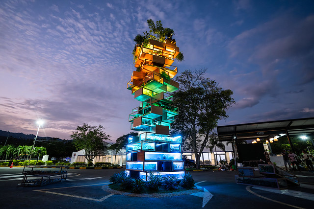 La instalación artística de Benjamin Von Wong contó con la participación de los artistas locales Raizha Guzmán, Sasha Herrera, Milton Duarte y más de 200 estudiantes de colegios públicos – Foto: Benjamin Von Wong