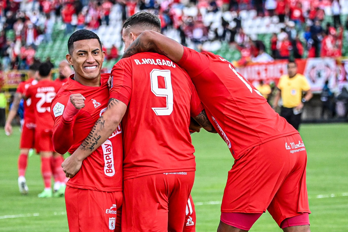 Siendo uno de los equipos con menos partidos jugados (11), América ocupa la primera posición seguido muy de cerca por Once Caldas y Santa Fe - Foto: Redes Sociales América de Cali