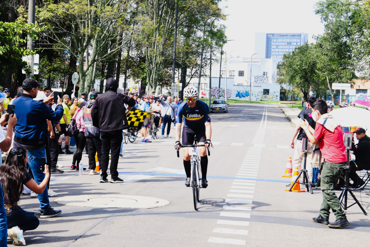 Recorridos de 15 Kms sobre el anillo vial fueron el reto ciclístico dominical de la válida - Foto: Ronald Cano