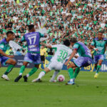 Aunque el partido se iba complicando para Atlético Nacional tras la expulsión de Álvaro Ángulo, los de Medellín se impusieron a Fortaleza en El Campín pintado de verde - Foto: Ronald Cano