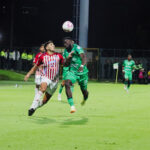 Junior aún no logra ganar en Bogotá. Esta vez perdió por la mínima diferencia ante Equidad en Techo, con gol de penal de Washington Ortega, portero de los verdes de la capital - Foto: Ronald Cano