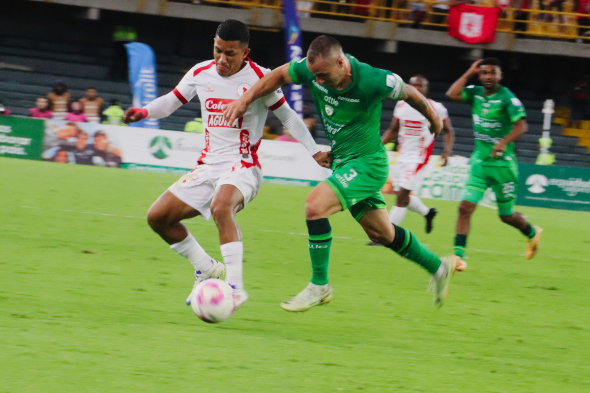 Mientras Equidad acusó a América de dilatar el partido en el segundo tiempo, América criticó que el árbitro hubiese extendido el partido, lo que permitió el empate de los aseguradores - Foto: Ronald Cano