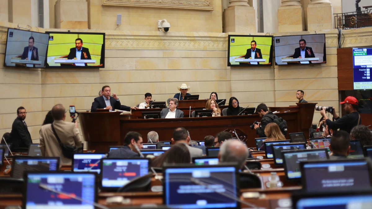 Aunque la reforma va a favor de la descentralización del estado que se pretende desde los noventas, críticos de la misma creen que esto podría llevar a una quiebra del Estado sino se hace control a la ejecución de las responsabilidades de las regiones - Foto: Presidencia