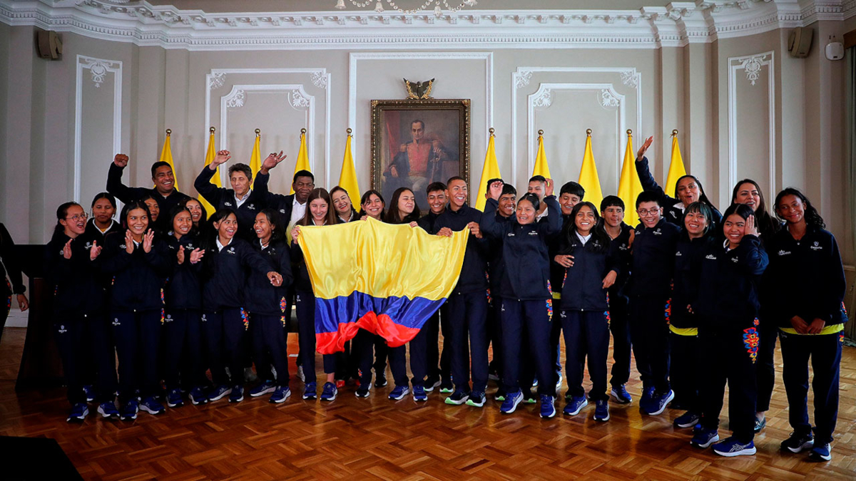 En la Casa de Nariño, la delegación colombiana recibió el pabellón con el que participarán del 3 al 9 de diciembre en los XXVIII Juegos Sudamericanos Escolares - Foto: Ministerio del Deporte