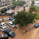 En las regiones mediterráneas de España, el escenario fue similar. Grandes cantidades de lodo y vehículos arrumados por las inundaciones. Como es el caso de Catarroja en Valencia - Foto: Manuel Pérez García y Estefania Monerri Mínguez