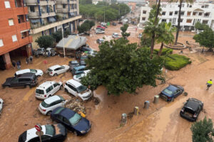 En las regiones mediterráneas de España, el escenario fue similar. Grandes cantidades de lodo y vehículos arrumados por las inundaciones. Como es el caso de Catarroja en Valencia - Foto: Manuel Pérez García y Estefania Monerri Mínguez