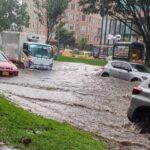 El norte de la ciudad viene viéndose afectado fuertemente cuando llueve. No es un tema nuevo, pues en el pasado la carrera novena a la altura de Santa Ana también experimentó graves inundaciones - Foto: Bogotá Tránsito