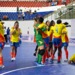 El campeonato obtenido por la Selección Colombia Femenina Sub20 de futsal es otro llamado de atención hacia la dirigencia deportiva sobre la necesidad de ampliar los espacios para el deporte femenino - Foto: Conmebol