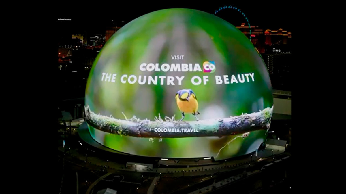 La reconocida Sphere proyectó imágenes de distintos sitios turísticos de Colombia promoviendo que las y los extranjeros visiten el país - Foto: Procolombia