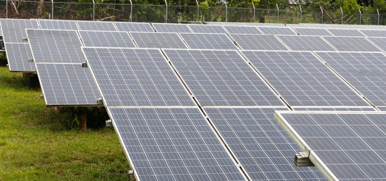 Fuentes de energía alternativas como la solar y la eólica han permitido a las comunidades tener acceso a la electricidad en zonas apartadas y no interconectadas del país - Foto: Ministerio de Minas y Energía