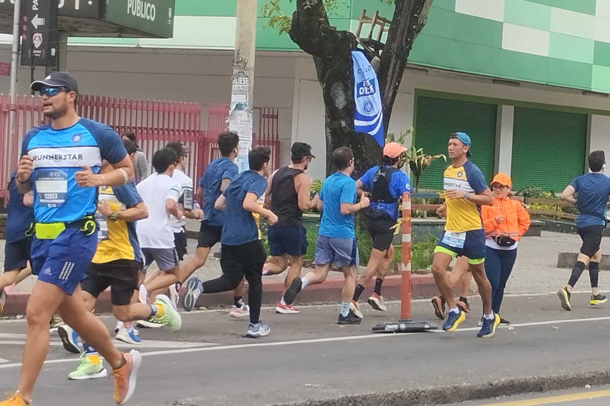 15.000 personas tomaron la partida en las distintas distancias de Corremitierra. El calendario atlético de Bogotá crece cada vez más - Foto: Ronald Cano