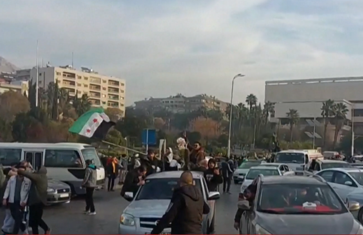 Miles de personas salieron a las calles de Damasco, tras conocerse de la huída de Al-Assad del país a través de los medios nacionales - Foto: Redes Sociales