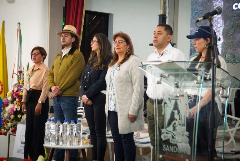 “Si logramos erradicar la violencia en el núcleo familiar, podremos erradicarla también de la sociedad”, expresó la ministra Buitrago; mientras se instalaba el "Entorno Protector" en Sandoná, Nariño - Foto: Gobernación de Nariño