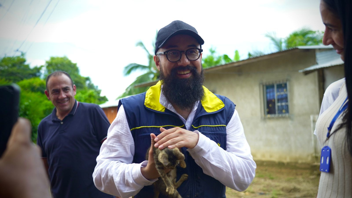 El director del UNGRD, Carlos Carrillo lideró la iniciativa que busca ampliar la atención a los animales durante una catástrofe - Foto: UNGRD