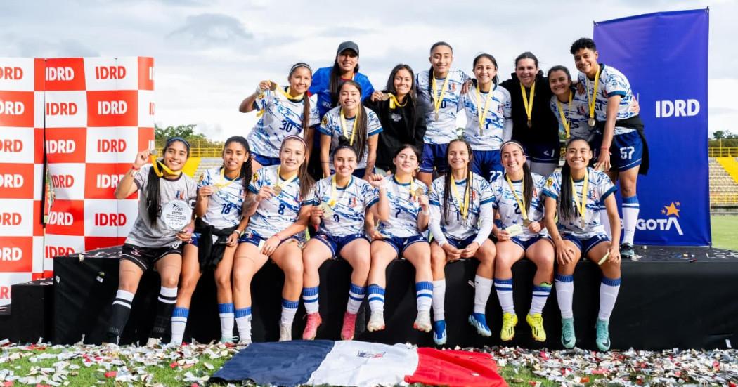 Deportivo Sua, dirigido por Angie Ramírez fue contundente al vencer a Sport Colombia y coronarse campeonas del torneo "Canteranas al Estadio" - Foto: IDRD