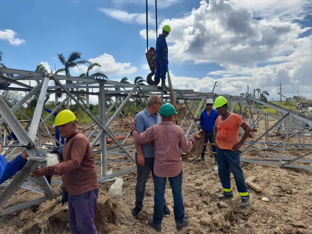 La infraestructura eléctrica cubana depende del combustible importado. Por ende, los problemas en los países que le proveen de combustible han impactado dicha infraestructura. Esto sumado a los duros golpes recibidos por el huracán Rafael - Foto: Ministerio de Energía de Cuba