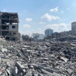 Aunque en la tercera fase se espera reconstruir Gaza, analistas creen que es poco probable que se llegue a dicha fase y de hacerlo serán décadas las que se requerirán para reconstruir la franja tras la devastación dejada por los bombardeos israelíes - Foto: WAFA