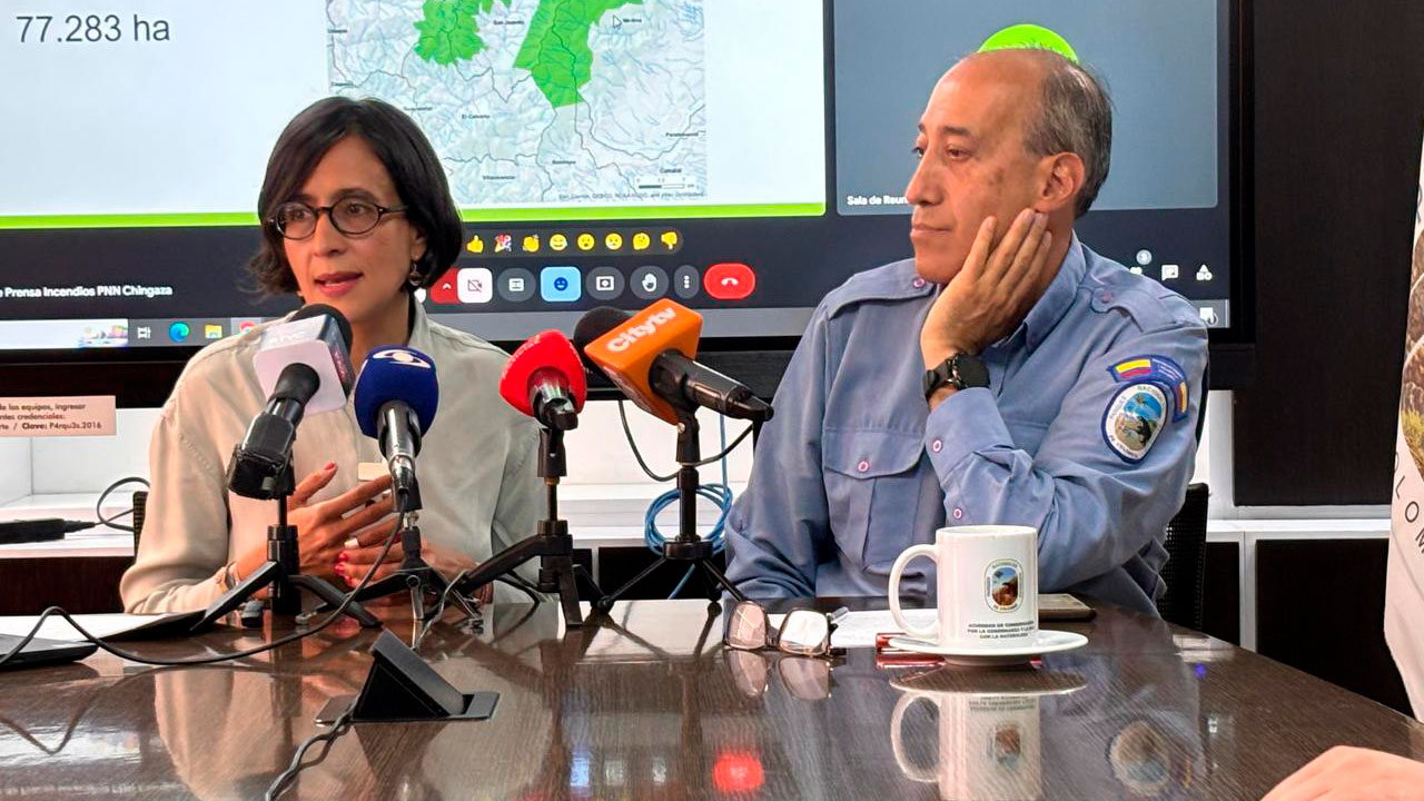 La Ministra de Medio Ambiente, Susana Muhamad dio un parte positivo sobre el control del incendio forestal en el Parque Naciona Natural Chingaza, también indicó que el origen de la conflagración fueron manos criminales - Foto: Ministerio de Medio Ambiente