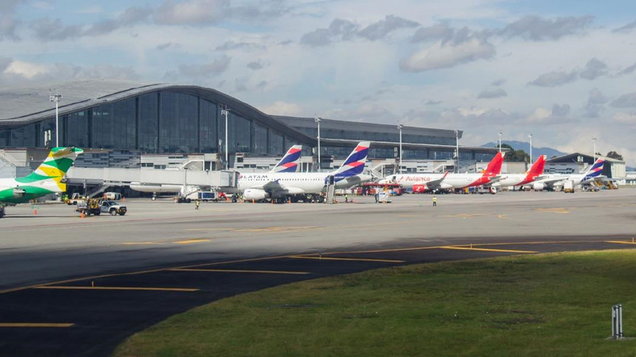 “El combustible sostenible de aviación representa una herramienta estratégica para promover en el ámbito internacional el desarrollo de Colombia. Estamos aprovechando el potencial agrícola, la ubicación geográfica y la conectividad del país en materia de aviación civil", consideró Alma Isabel Rocallo, líder Implementación SAF en Colombia de la Aerocivil - Foto: Aerocivil