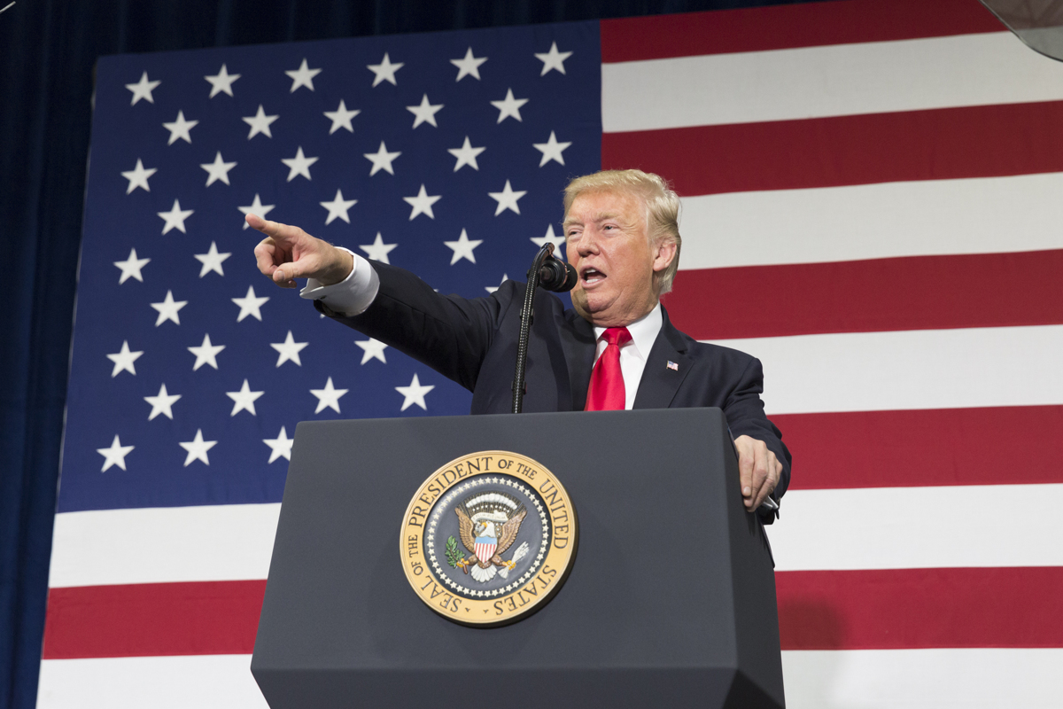 En su conocido estilo provocador, Donald Trump lanzó comentarios de cierto tono "imperialista" que generaron molestias en varios de sus vecinos - Foto: Archivo/Casa Blanca