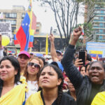 Cientos de personas se reunieron en el parque de Lourdes para manfiestarse en contra de Nicolás Maduro y mostrar su apoyo a Edmundo González, a quien consideran su presidente legítimo - Foto: Ronald Cano