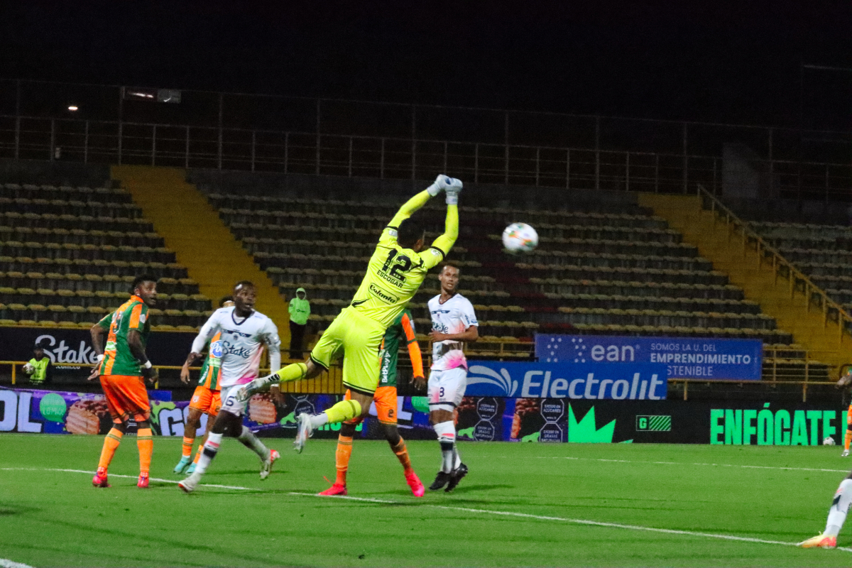 Fortaleza empató a cero con Envigado en el estadio de Techo, de la misma forma que lo hizo Junior con Cali en el Metropolitano de Barranquilla - Foto: Ronald Cano