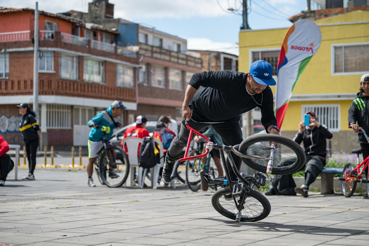 Las exhibiciones de BMX Flatland hicieron parte de los deportes alternativos que se presentaron en la Ciclovía Alternativa - Foto: IDRD