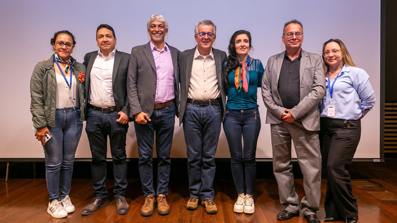 Esta mesa fue instalada por Belfor Fabio García Henao, ministro TIC encargado, y Cristóbal Padilla, director de Colombia Compra Eficiente, quienes explicaron que, ante las deficiencias y altos costos del SECOP, se impulsa una reforma integral del sistema de contratación pública - Foto: MinTIC