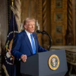 En su conferencia de prensa desde Mar-A-Lago y en su red social Truth Social, Trump criticó a Zelenski, aunque indicó que "le caía bien" - Foto: Gobierno de los Estados Unidos