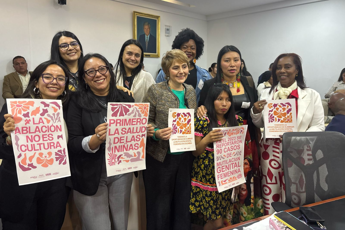 Las congresistas resaltaron la importancia de abordar los factores culturales, sociales y estructurales que perpetúan la MGF, y que es esencial promover la educación, la sensibilización y el empoderamiento de las comunidades que la practican para lograr un cambio positivo y duradero - Foto: Prensa Alexandra Vásquez