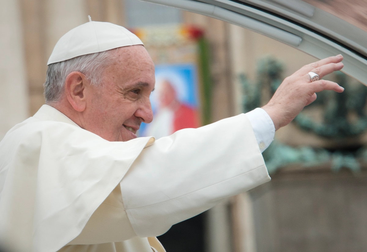 Todo el mundo católico está muy pendiente de los avances en el tratamiento que recibe el Papa Francisco en Roma - Foto: Archivo/Jeffrey Bruno