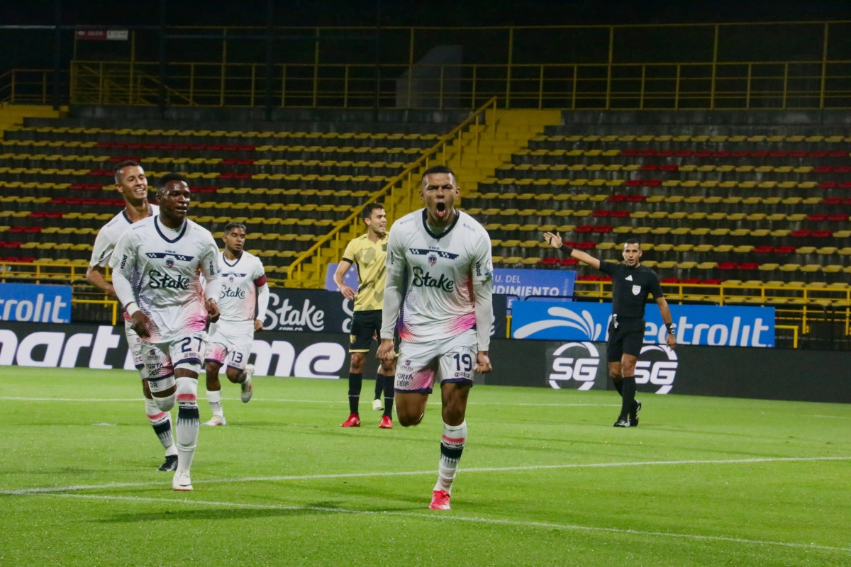 Emilio Aristizábal, hijo de "Aristigol" marcó su primer gol como futbolista profesional a través del penal con el que se abrió el marcador a favor de Fortalerza - Foto: Ronald Cano