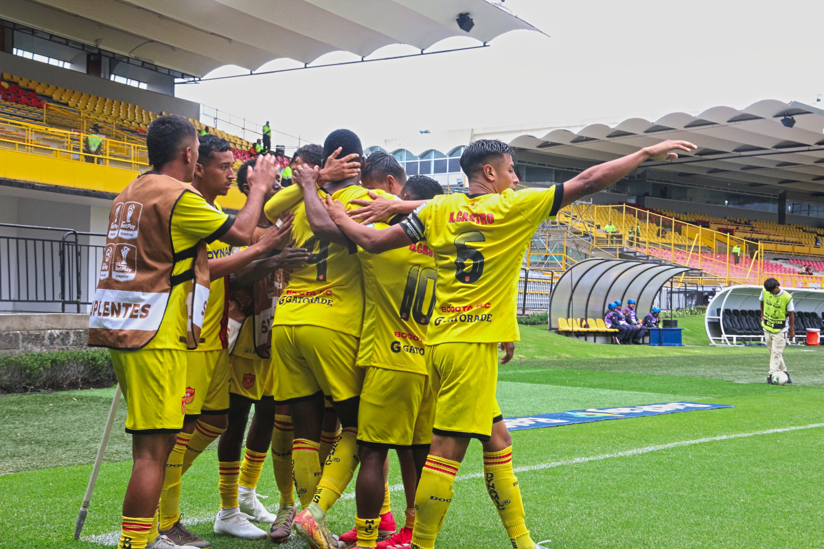 Un victoria merecida para Bogotá FC que necesitaba los 3 puntos de local. Johar Mejía fue el artífice de los dos goles y en gran parte de esta gesta - Foto: Ronald Cano