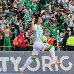 Andrés Salazar fue el autor del único gol del partido, el cual celebró con la tribuna sur de El Campín - Foto: Ronald Cano