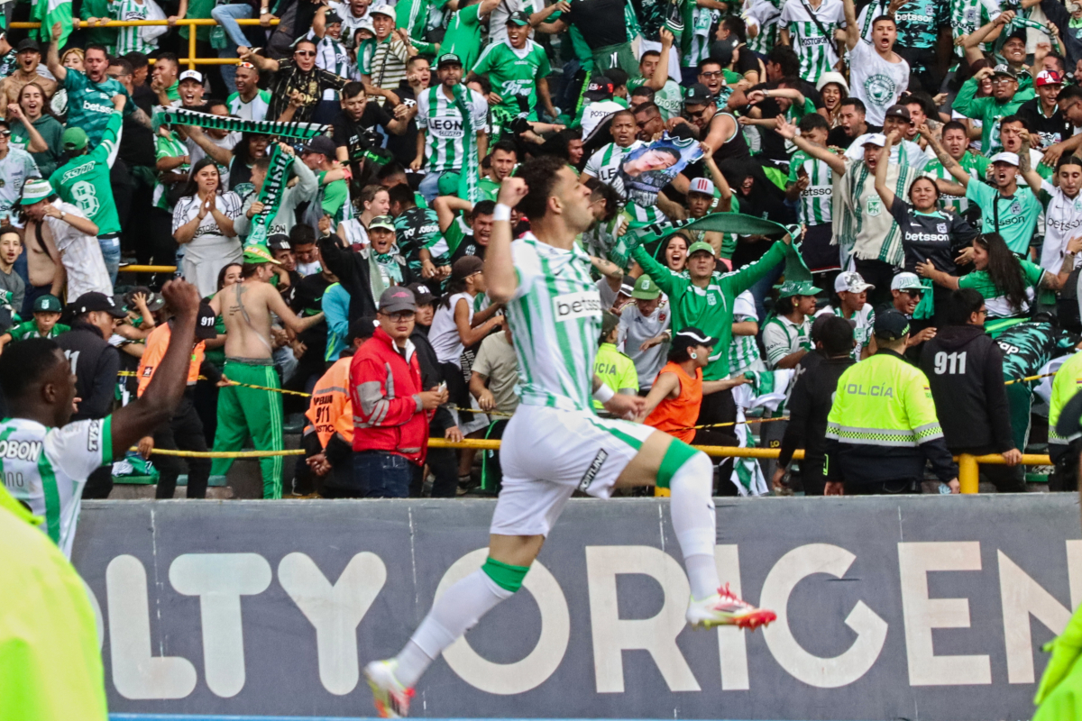 Andrés Salazar fue el autor del único gol del partido, el cual celebró con la tribuna sur de El Campín - Foto: Ronald Cano