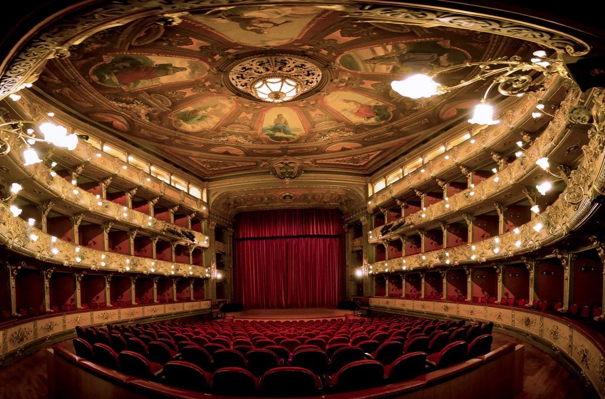 Con 133 años de historia, el Teatro Colón ha sido testigo de grandes producciones artísticas del país y se consolida como un espacio fundamental para la creación y la memoria cultural. Hoy, como parte del Centro Nacional de las Artes, inicia un nuevo capítulo con una programación que seguirá desafiando los límites de la escena contemporánea - Foto: Centro Nacional de las Artes