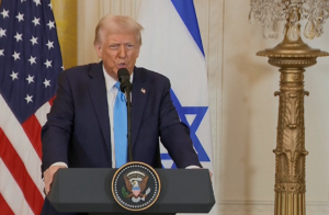 Unas peligrosas afirmaciones pronunció el presidente Donald Trump al indicar que las y los gazatíes deberían ser desplazados de la franja de Gaza y reubicados en Egipto y Jordania - Foto: Redes Sociales