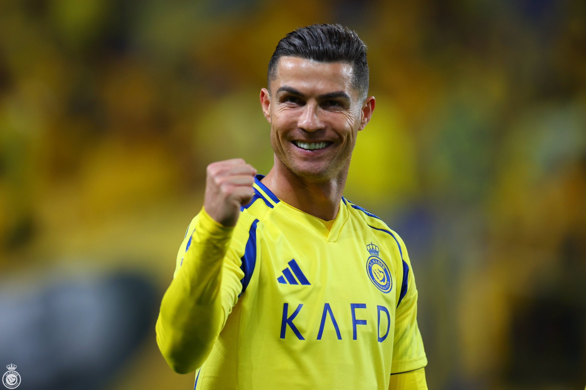 Cristiano Ronaldo, sigue acumulando récords en su carrera deportiva. Y no cesa de marcar goles, con los dos goles marcados en su victoria 700 en su carrera en clubes, se acerca a completar los 1000 goles registrados - Foto: Al Nassr