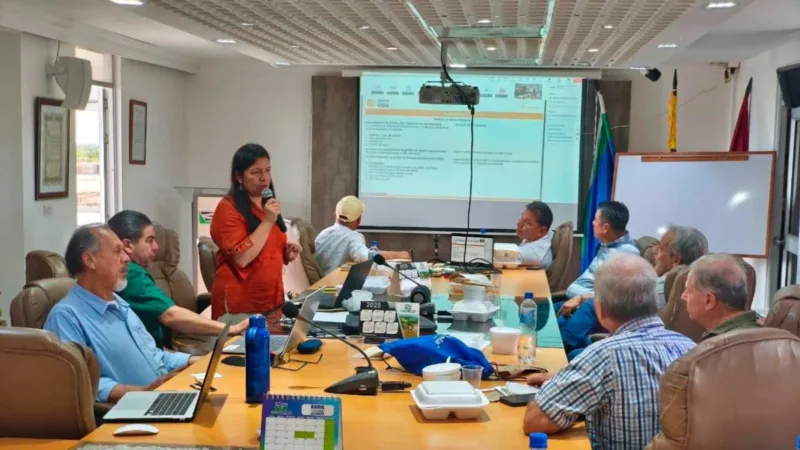 a viceministra de Asuntos Agropecuarios, Geidy Ortega, quien estuvo en la mesa de diálogos con los representantes del sector, aseguró que “desde el Ministerio de Agricultura hemos honrado nuestra palabra y celebramos este acuerdo que se tiene hoy, con los productores del Tolima y Huila, luego de nueve días” de bloqueos en las vías. - Foto: Ministerio de Agricultura