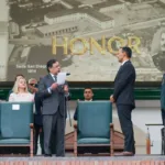 El ministro Sánchez Suárez, oficial retirado de la Fuerza Aeroespacial Colombiana, sirvió durante 35 años alcanzando el grado de mayor general - Foto: Joel González/Presidencia