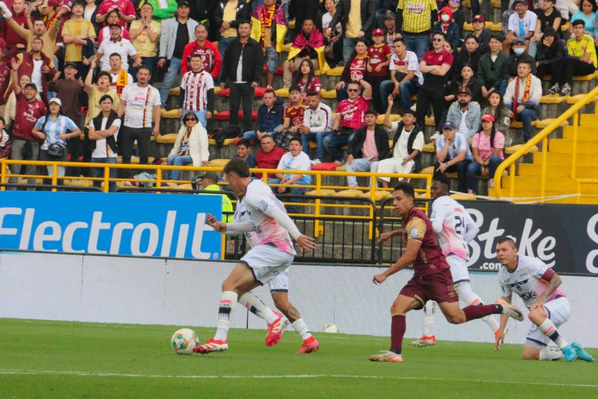 Aunque Fortaleza se fue arriba en el primer tiempo, no logro mantener el resultado y finalizando el segundo tiempo Tolima consiguió el empate - Foto: Ronald Cano