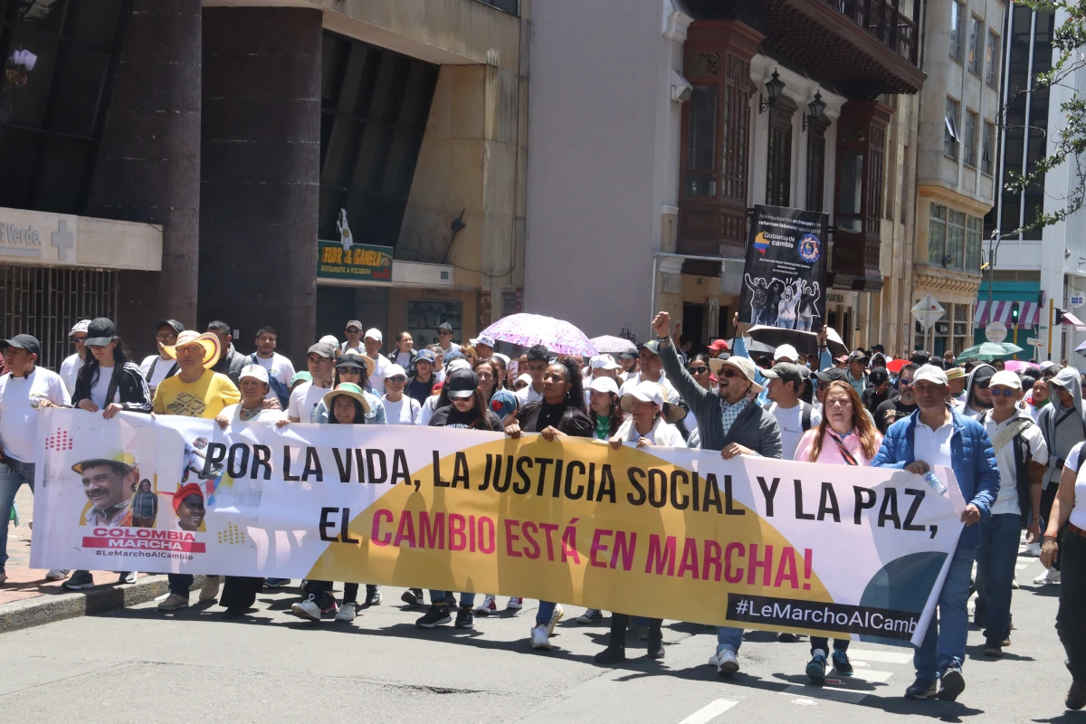 El propósito del día cívico es que las personas puedan salir a las movilizaciones convocadas en apoyo a las reformas laboral y a la salud - Foto: Archivo/Ronald Cano