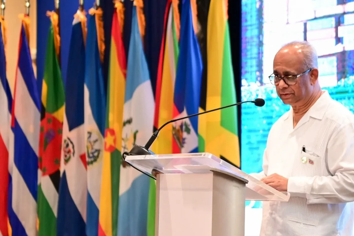 El ministro Albert Ramdin cuenta con una vasta experiencia en diplomacia, destacándose en su papel previo como Secretario General adjunto de la OEA - Foto: albertramdin.com